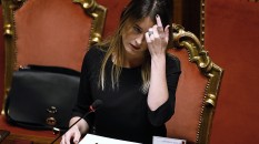 Maria Elena Boschi in lacrime. La sua stella cade con la riforma