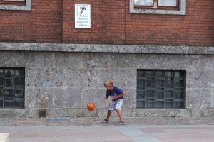 Il Sindaco vieta di giocare a calcio in piazza...