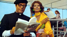 MOGLIE DEL PRETE, LA  YEAR: 1971 SOPHIA LOREN, MARCELLO MASTROIANNI  DIRECTOR: DINO RISI CINEMA, ITALY, FRANCE, MAN, WOMAN, COUPLE, PARRISH PRIEST, BOOK Moglie del prete, La (1971) Italy / France