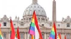 Manifestazione gay davanti a San Pietro
